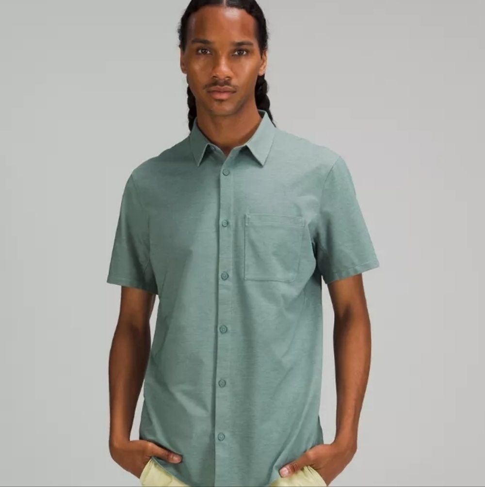Lululemon Commission Short Sleeve Shirt Oxford Green Performance Button Down S